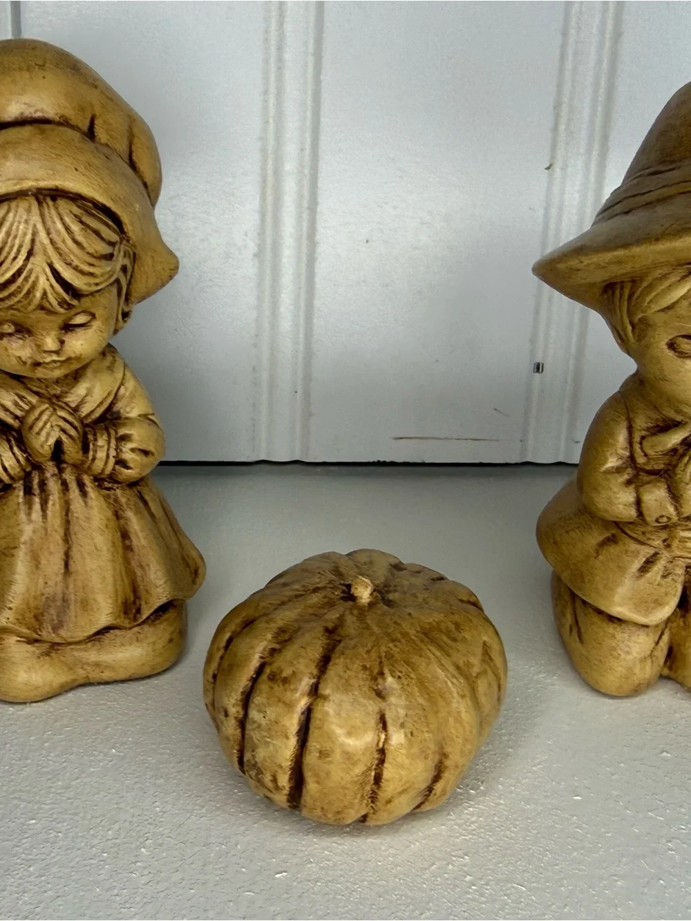 Vintage Hand Painted Thanksgiving Day Boy Girl Praying Pilgrim Figurines Ceramic